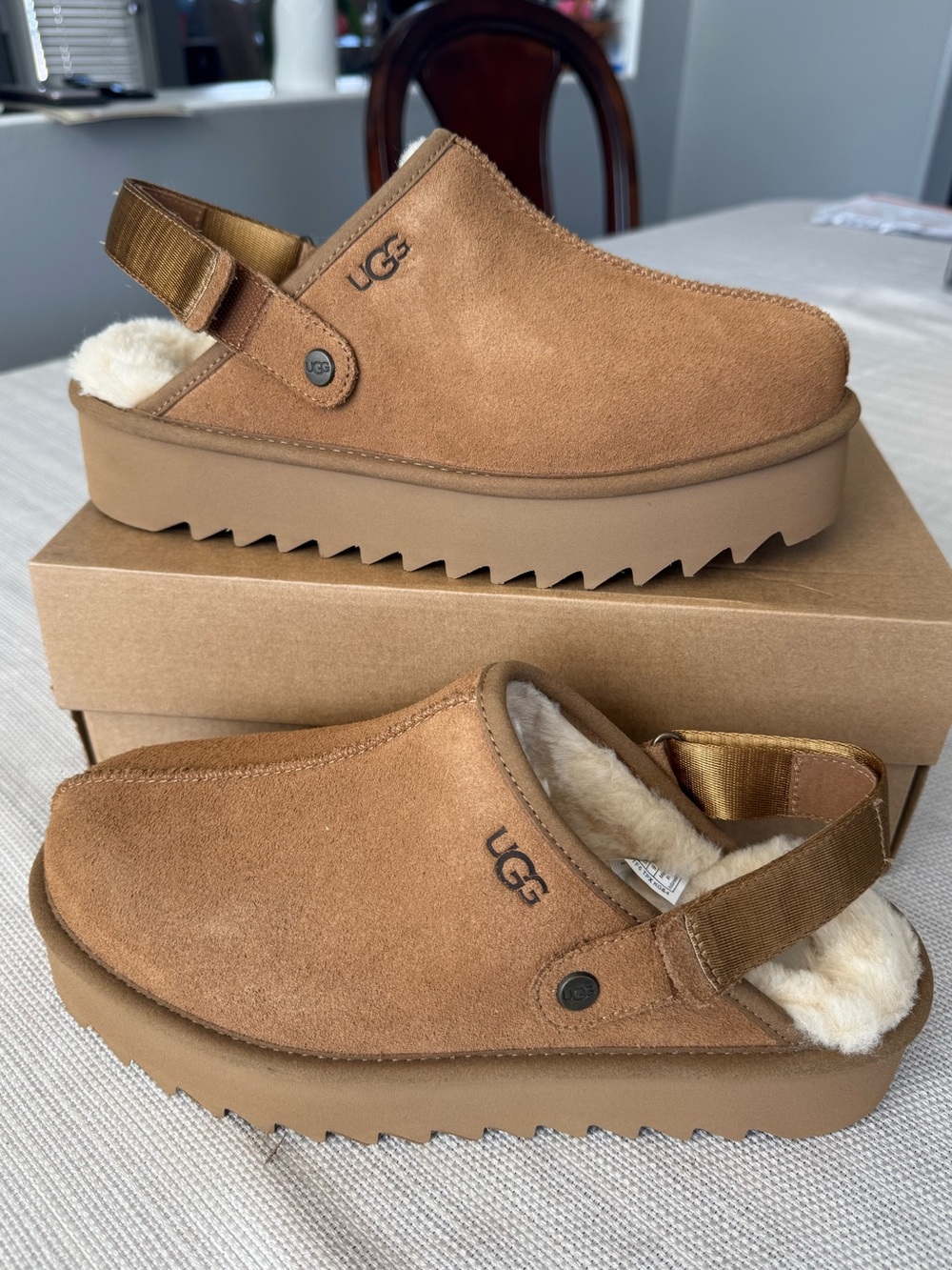 UGG LANAH CLOGS Platform SLIPPERS